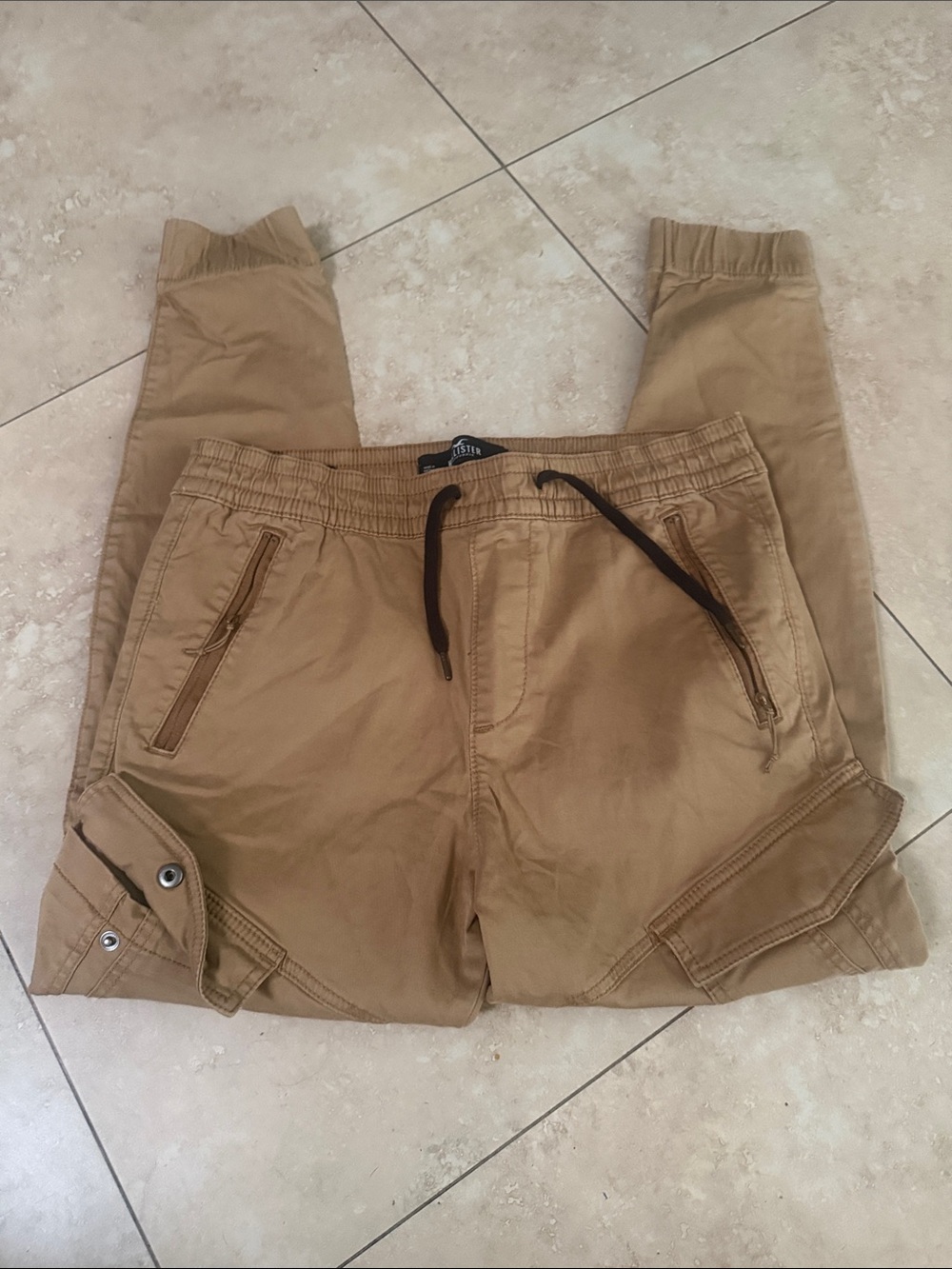 Hollister Men's Tan Cargo Joggers with Drawstring